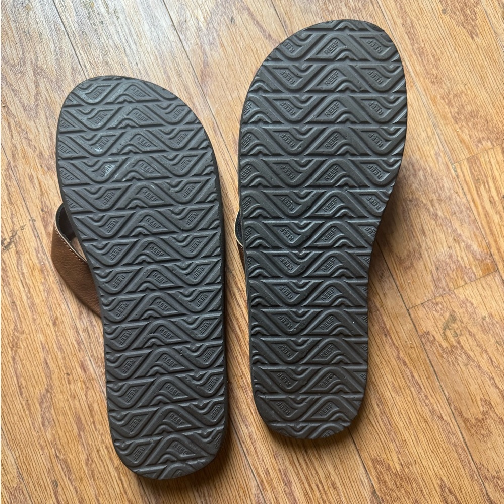 Reef Men's Tan and Black Flip Flops Size 10 - Picture 3 of 9